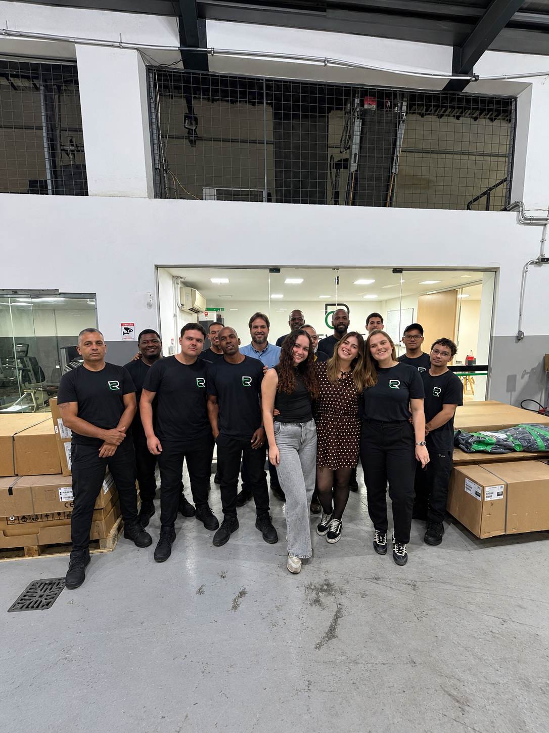 Equipe Revitta reunida no galpão